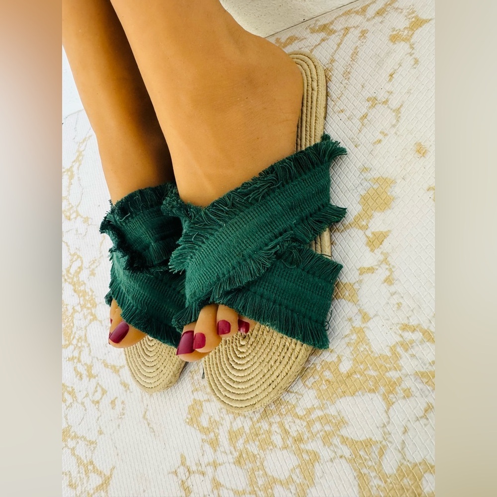 🔥🔥FINAL CLEARENCE🔥🔥 CREVO Monroe Green Frayed Slide Sandals - Picture 2 of 5
